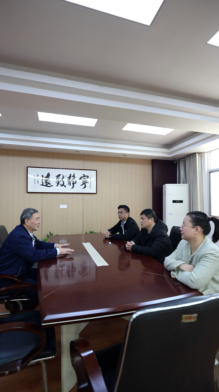 ترحب شركة Jiangxi Hongdu Preciosion Machinery بقادة حكومة المدينة للزيارة والتحقيق، واستكشاف فصل جديد من التنمية عالية الجودة بشكل مشترك